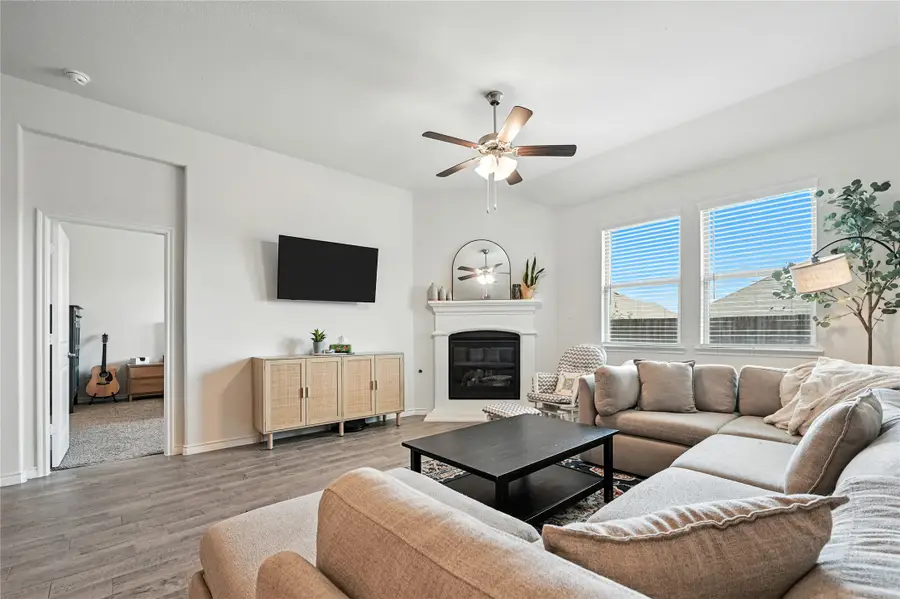 11204 Canyon Oak Street, Aubrey, TX 76227 - Image #2