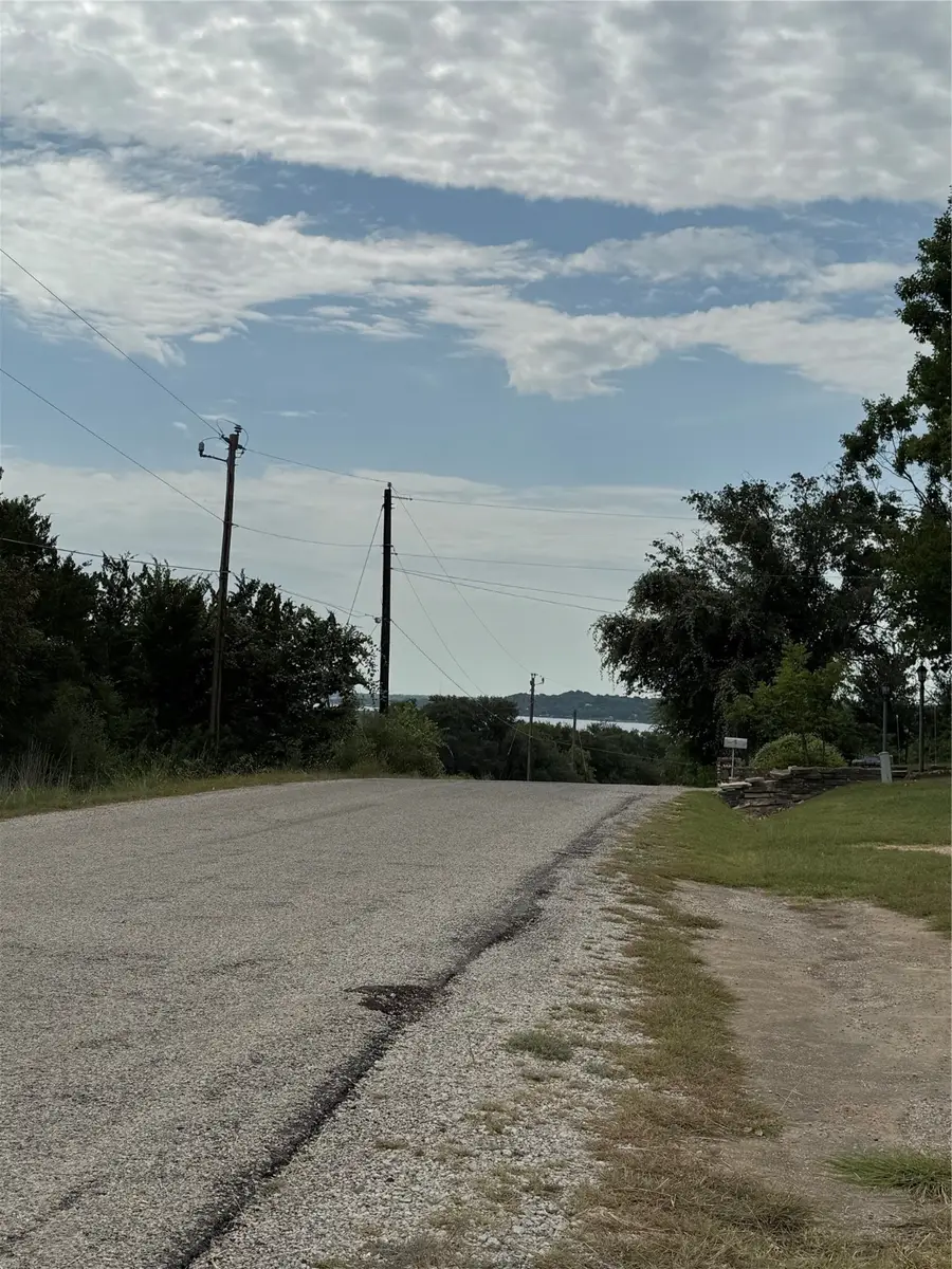 3009 Hilltop Court, Granbury, TX 76048 - Image #2