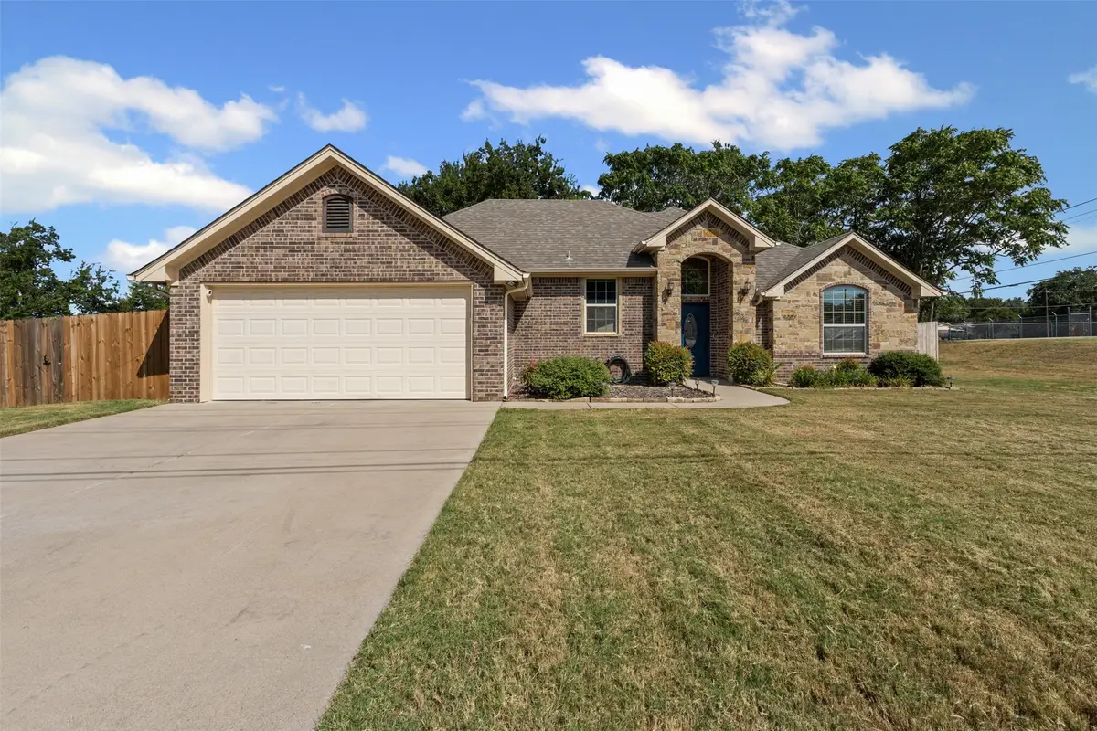 306 Knob Hill Drive, Granbury, TX 76048 - Image #1