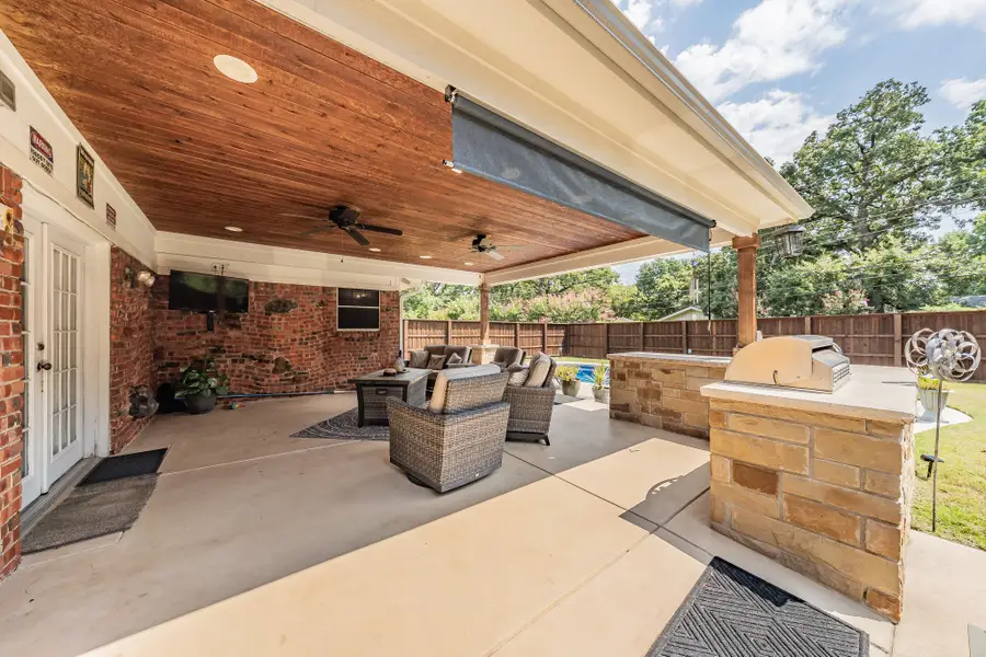 833 W Cheryl Avenue, Hurst, TX 76053 - Image #3