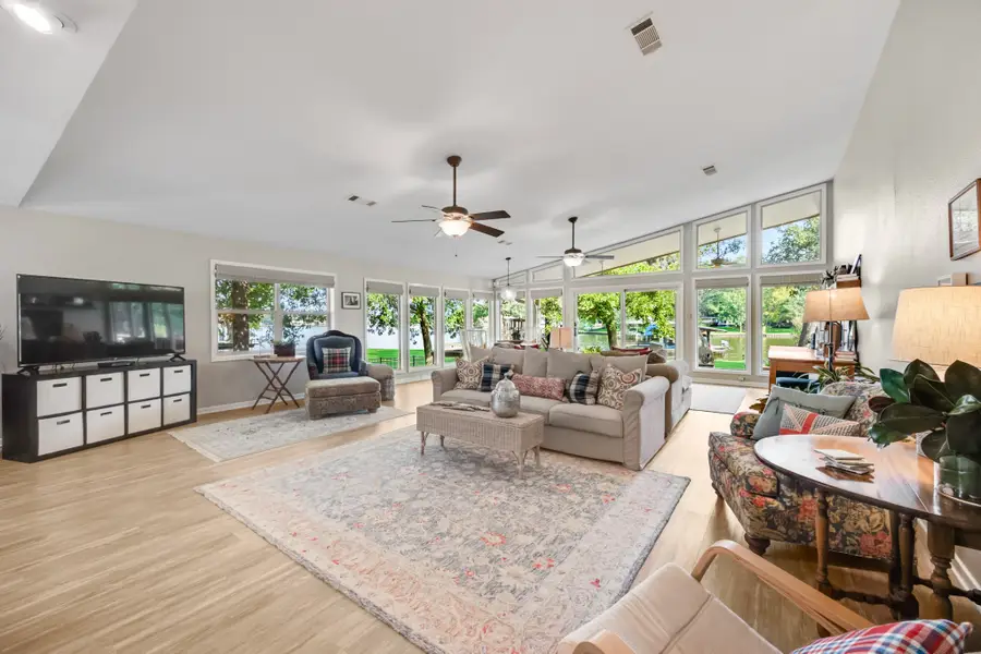 152 Enchanted Drive, Enchanted Oaks, TX 75156 - Image #3