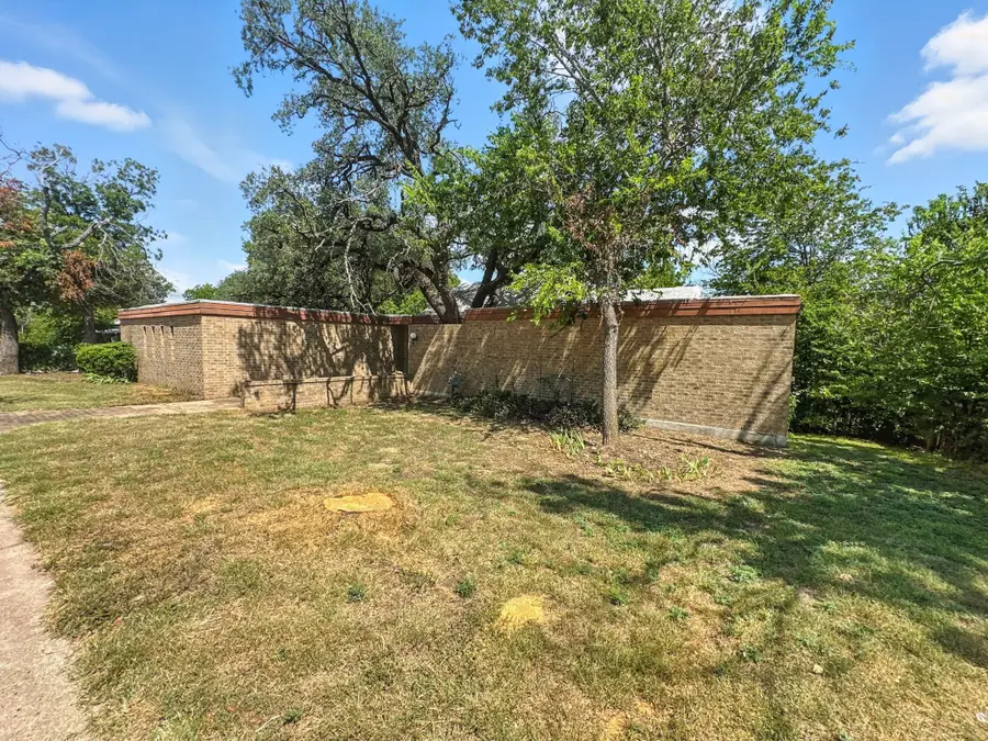601 E Henry Street, Hamilton, TX 76531 - Image #2