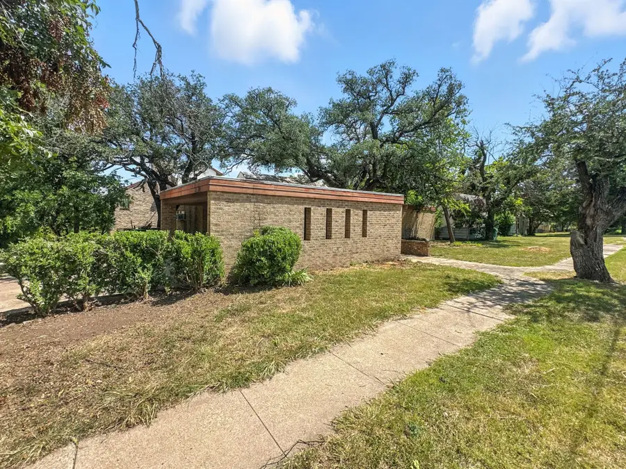 601 E Henry Street, Hamilton, TX 76531 - Image #3