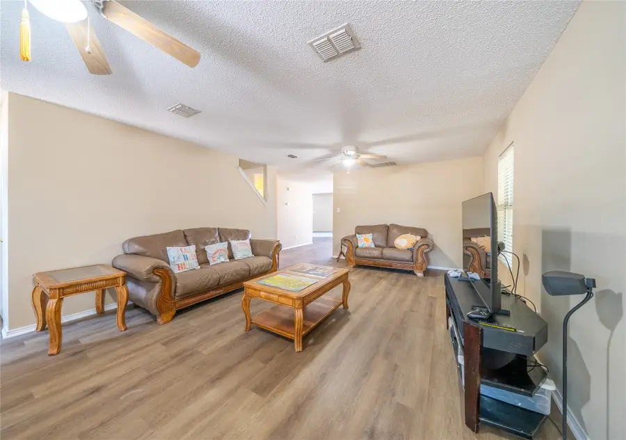 2405 Chestnut Drive, Little Elm, TX 75068 - Image #2