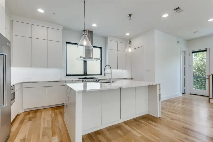 2703 Kimsey Drive #101, Dallas, TX 75235 - Image #2