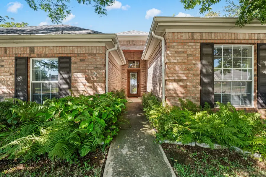 7321 Fallen Oak Drive, North Richland Hills, TX 76182 - Image #2