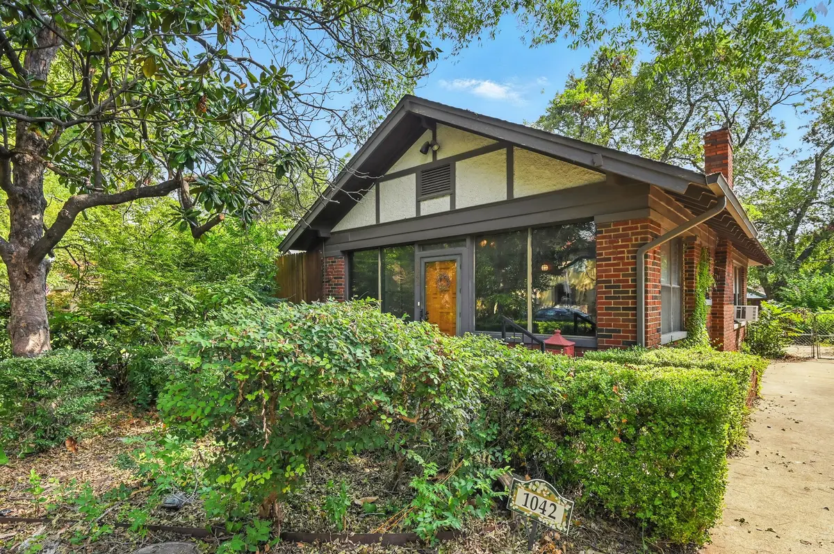 1042 N Clinton Avenue, Dallas, TX 75208 - Image #1
