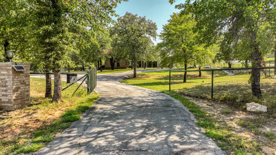 142 Bishop Drive, Weatherford, TX 76088 - Image #2