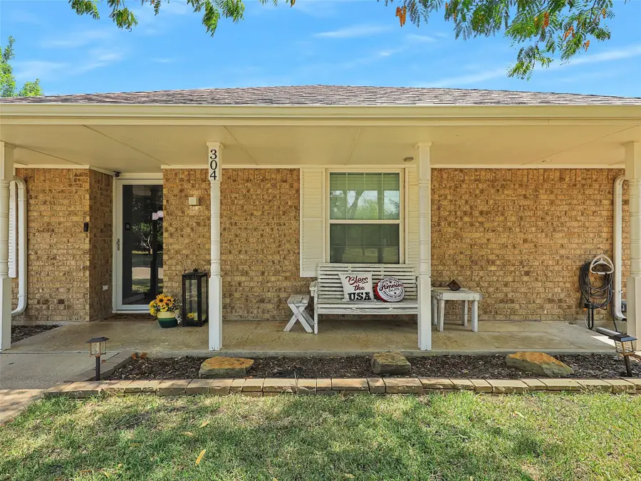 304 Johnston Boulevard, Waxahachie, TX 75165 - Image #2