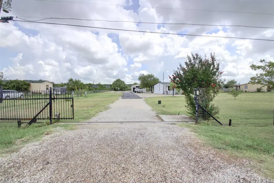 6112 Wild Berry Trail, Joshua, TX 76058 - Image #2