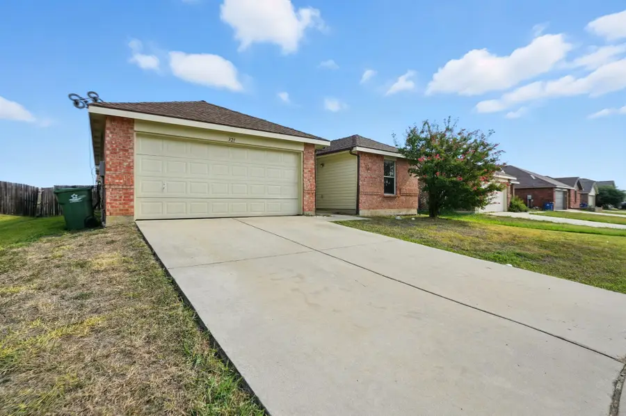 321 Quail Crossing Drive, Sanger, TX 76266 - Image #2