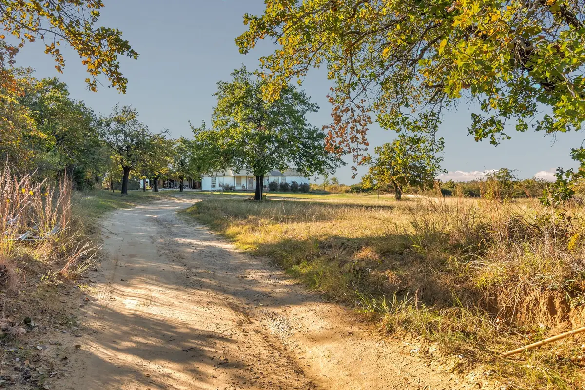 511 Salt Creek Road, Springtown, TX 76082 - Image #1