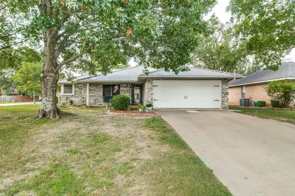 1901 La Fontaine Lane, Greenville, TX 75402