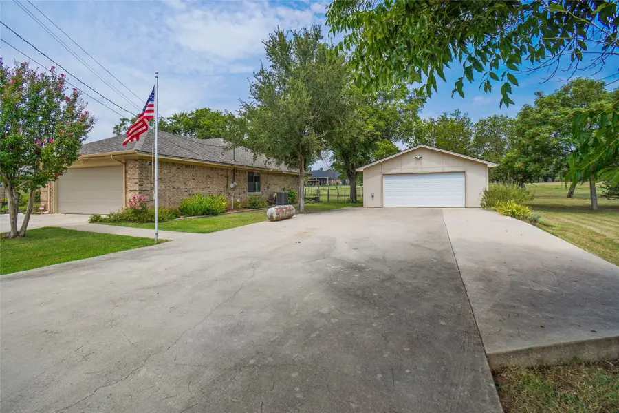 642 Half Moon Way, Runaway Bay, TX 76426 - #2