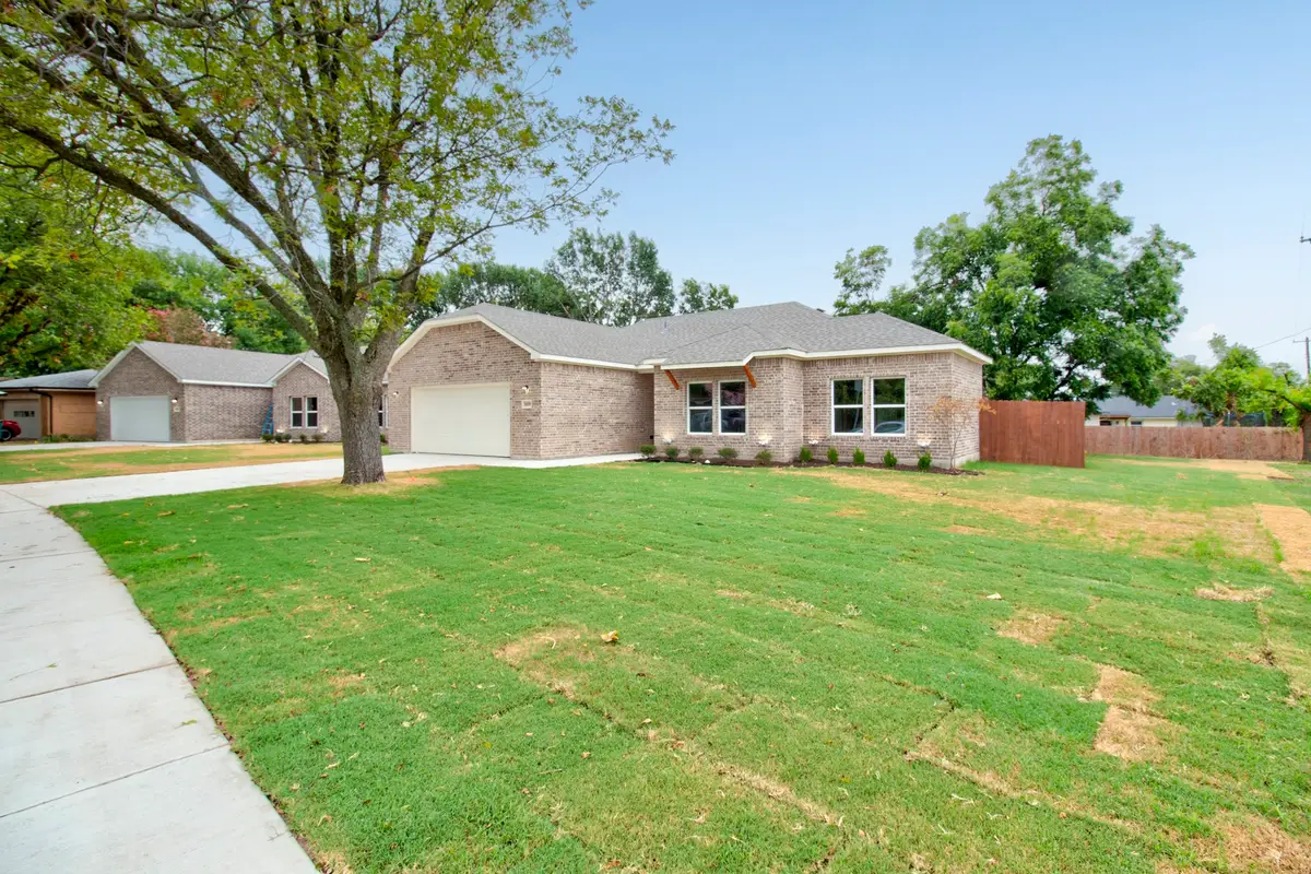 1019 Holiday Drive, Sherman, TX 75090 - Image #1