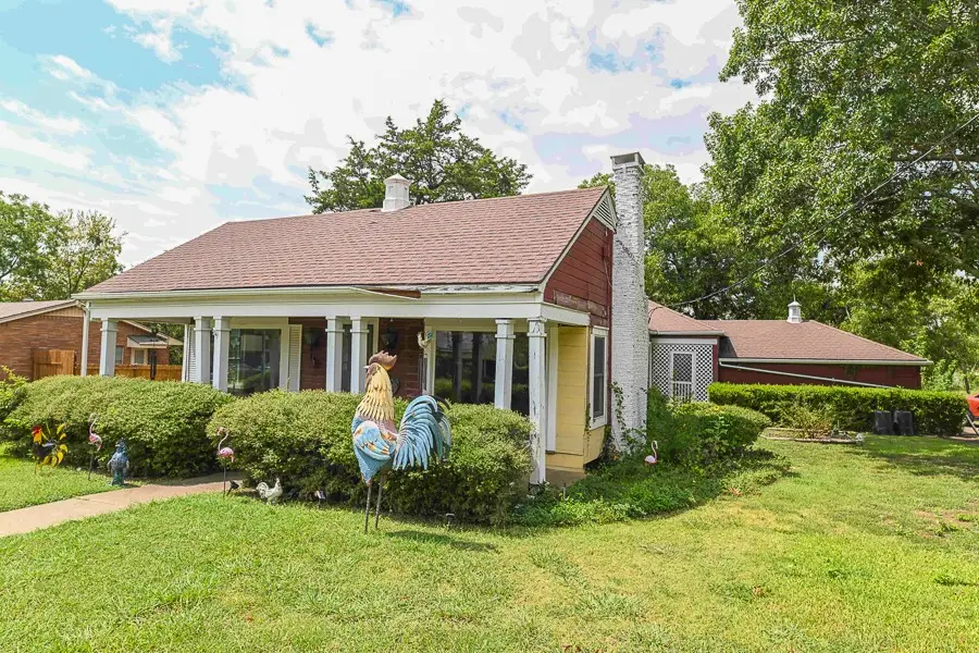 400 S Santa Fe Street, Wolfe City, TX 75496 - Image #3