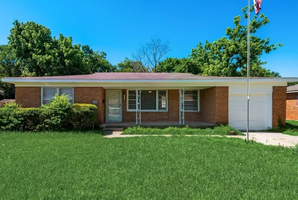 1706 E Garnett Street, Gainesville, TX 76240