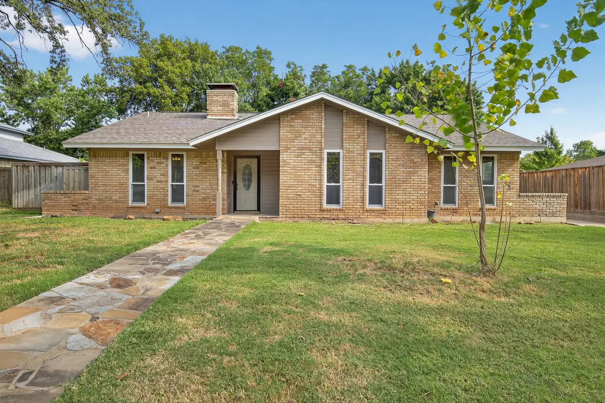 2922 Canyon Drive, Grapevine, TX 76051 - Image #1