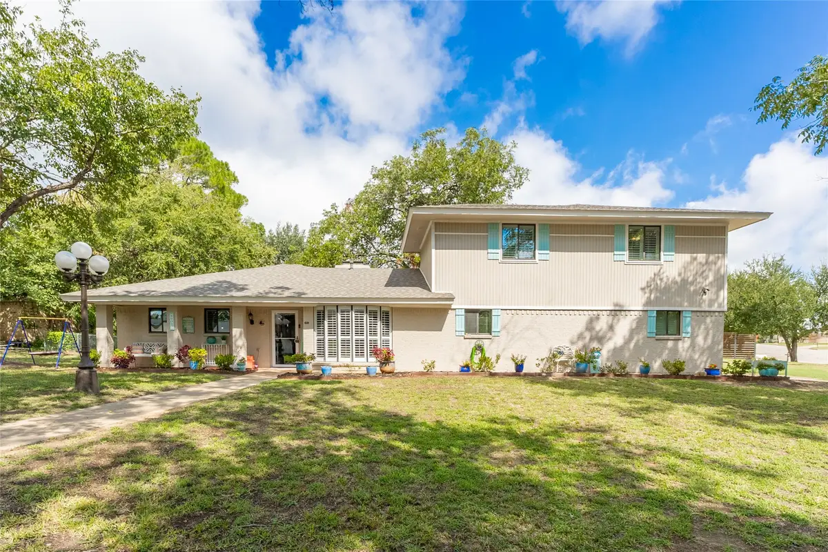 807 Hilltop Drive, Weatherford, TX 76086 - Image #1