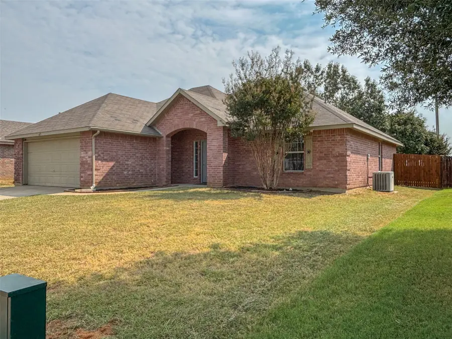 613 Countryside Drive, Aubrey, TX 76227 - Image #2