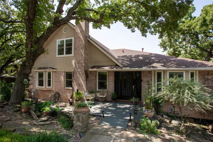 1806 Old Oak Drive, Arlington, TX 76012 - Image #2