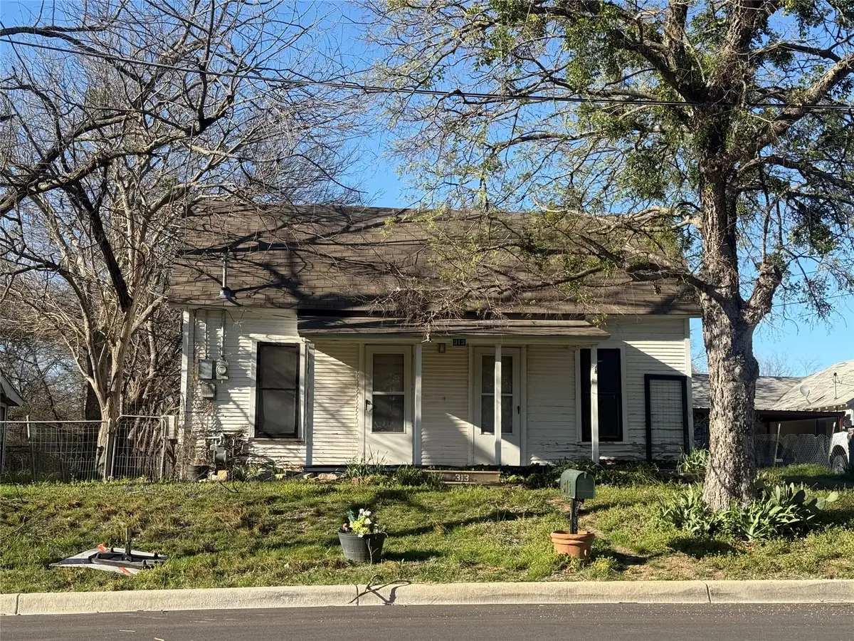 313 Throckmorton Street, Weatherford, TX 76086 - Image #1