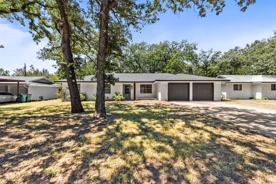 322 S Barbara, Lacy Lakeview, TX 76705 - Image #2