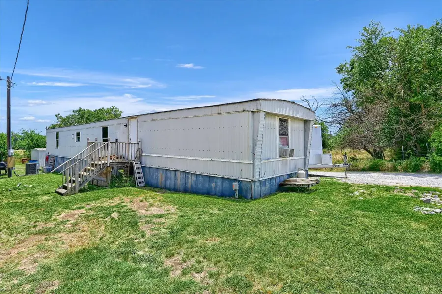 2662 N Weaver Street, Gainesville, TX 76240 - Image #3