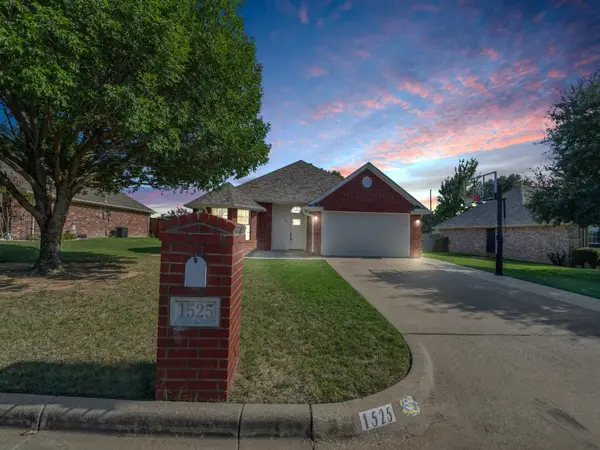 1525 Oak Tree Circle, Weatherford, TX 76086