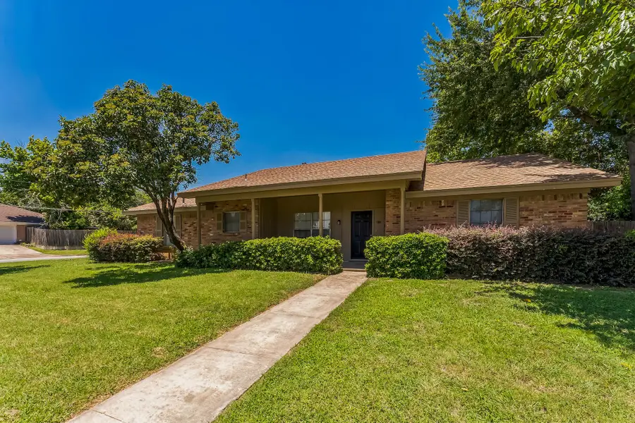 7301 Laurie Drive, Fort Worth, TX 76112 - Image #2