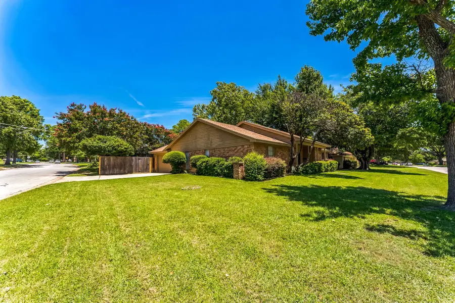 7301 Laurie Drive, Fort Worth, TX 76112 - Image #3