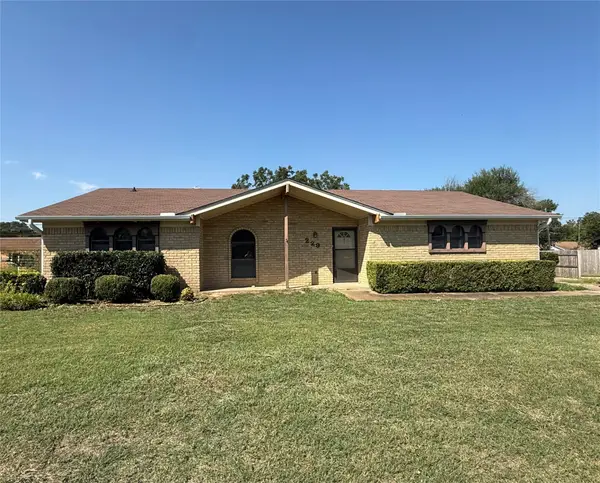 229 Travis Lane, Hewitt, TX 76643