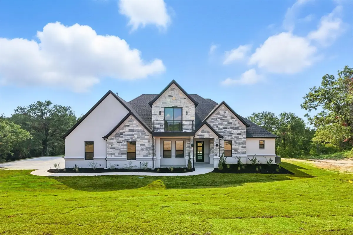 1068 Glenoaks Drive, Weatherford, TX 76088 - Image #1