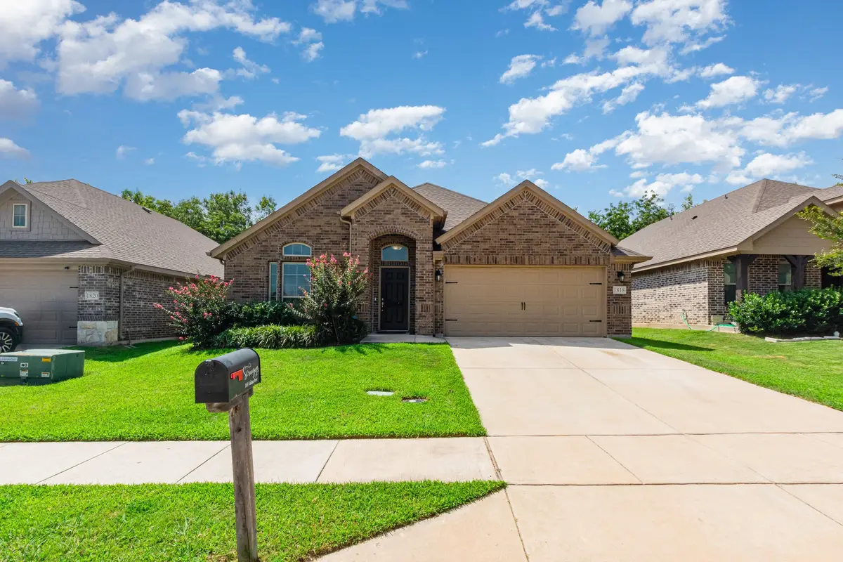 1818 Vallana Drive, Gainesville, TX 76240 - Image #1