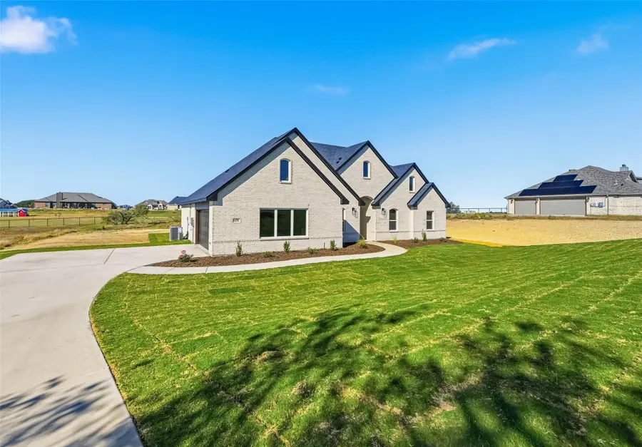 650 Sanger Drive, Springtown, TX 76082 - Image #2