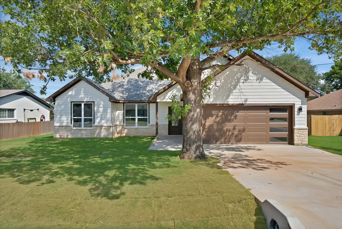 206 Lakeview Drive, Runaway Bay, TX 76426 - Image #1