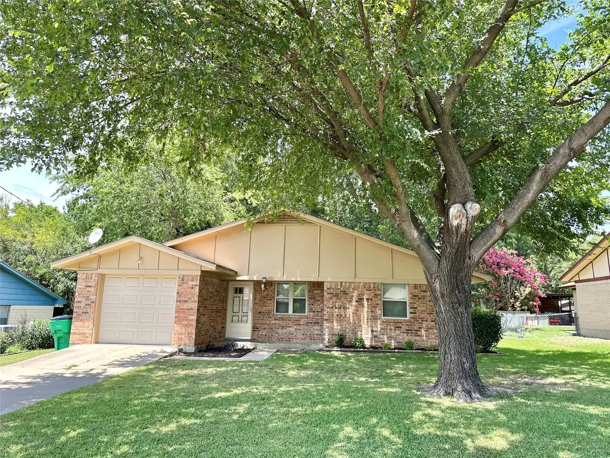 901 W Star Street, Gainesville, TX 76240 - Image #1
