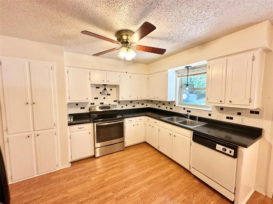 901 W Star Street, Gainesville, TX 76240 - Image #3