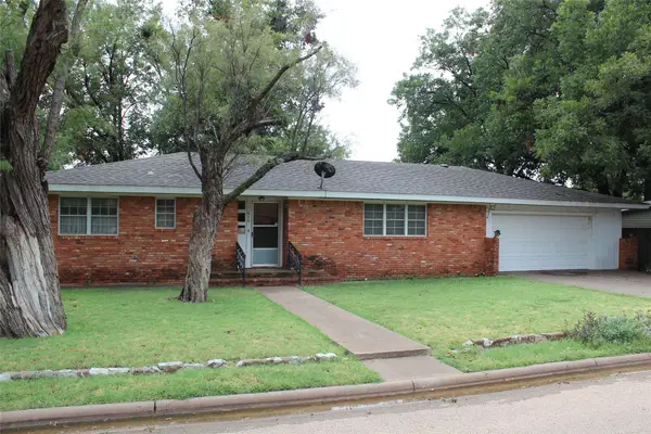 610 W Eden Street, Munday, TX 76371