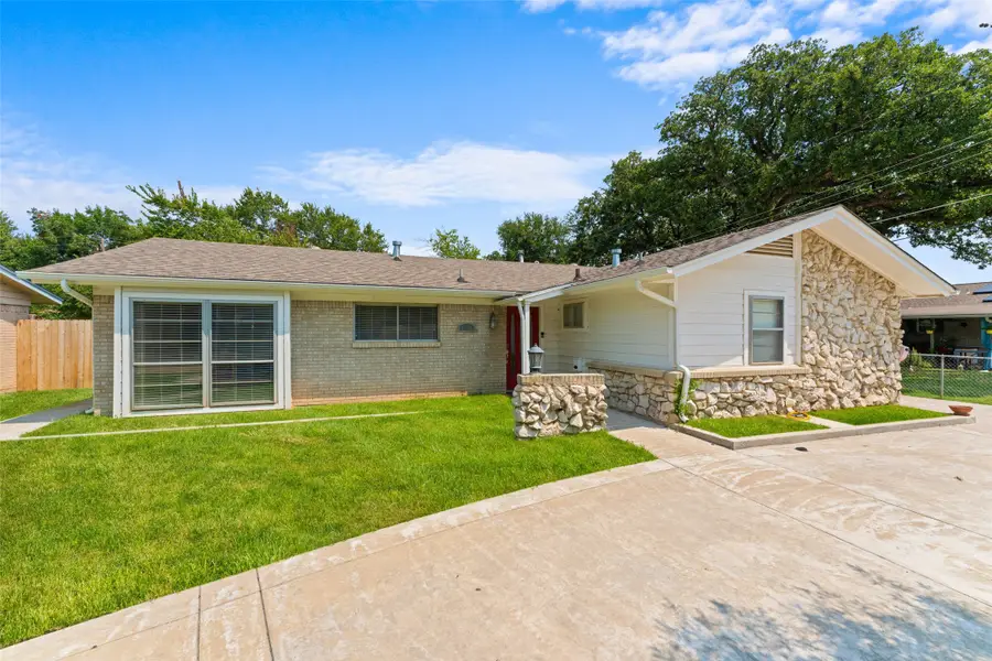 1054 Shadow Wood Lane, Lewisville, TX 75067 - Image #3