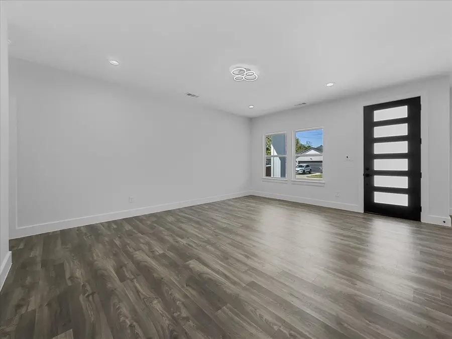 1638 Garden Drive, Dallas, TX 75215 - Image #3