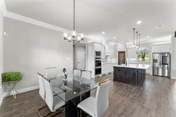 1055 Meadow Wood Terrace, Azle, TX 76020