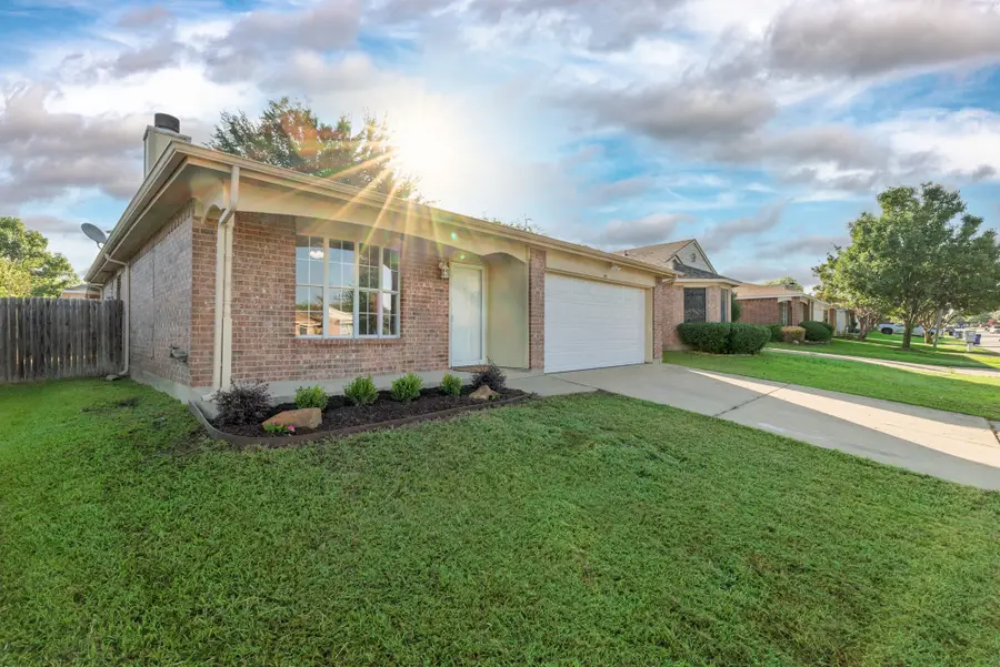 511 Hollyberry Drive, Mansfield, TX 76063 - Image #3