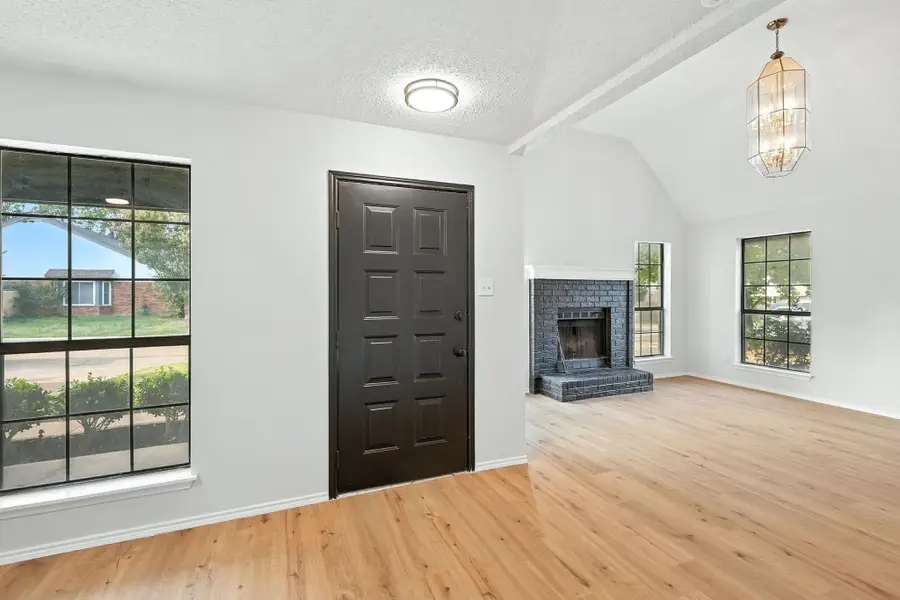 712 Greenleaf Drive, Arlington, TX 76017 - Image #2