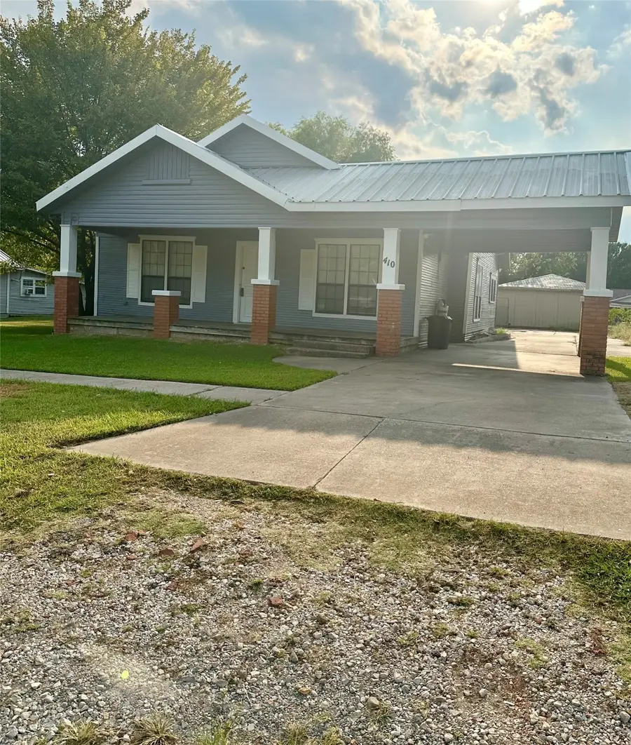 410 S Preston Street, Wolfe City, TX 75496 - Image #2