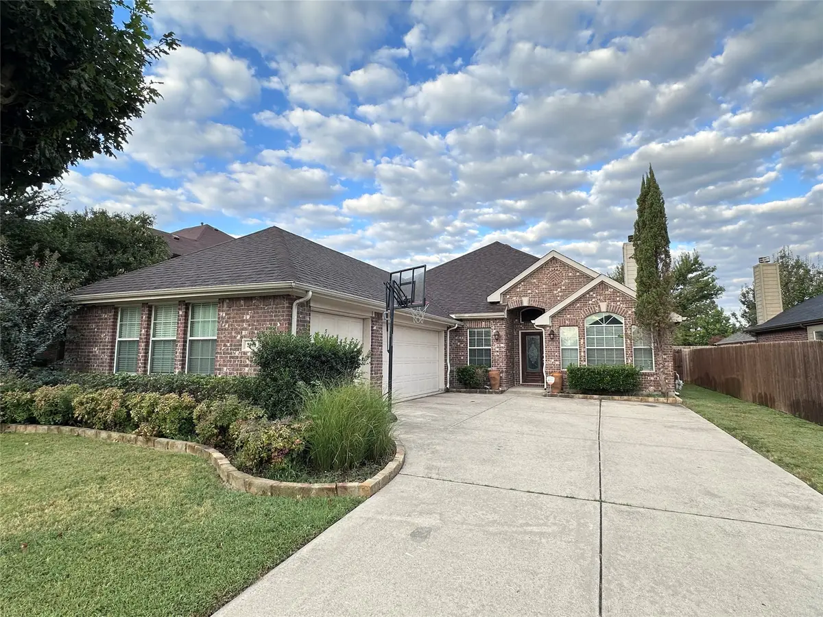 2319 Collin Drive, Grand Prairie, TX 75052 - Image #1
