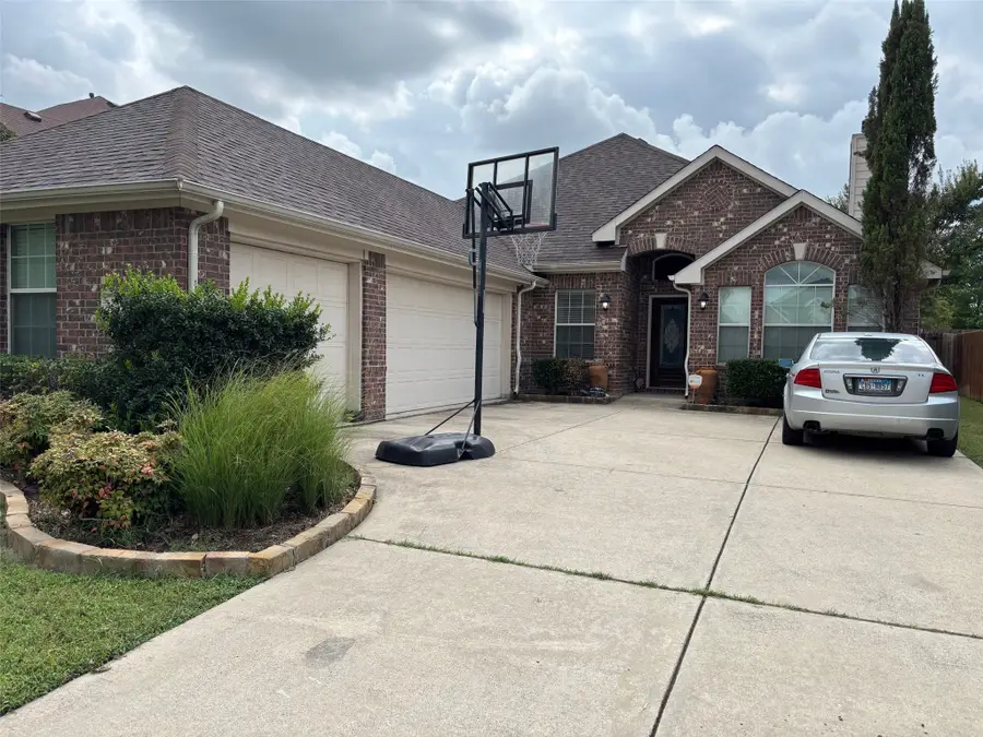 2319 Collin Drive, Grand Prairie, TX 75052 - Image #2