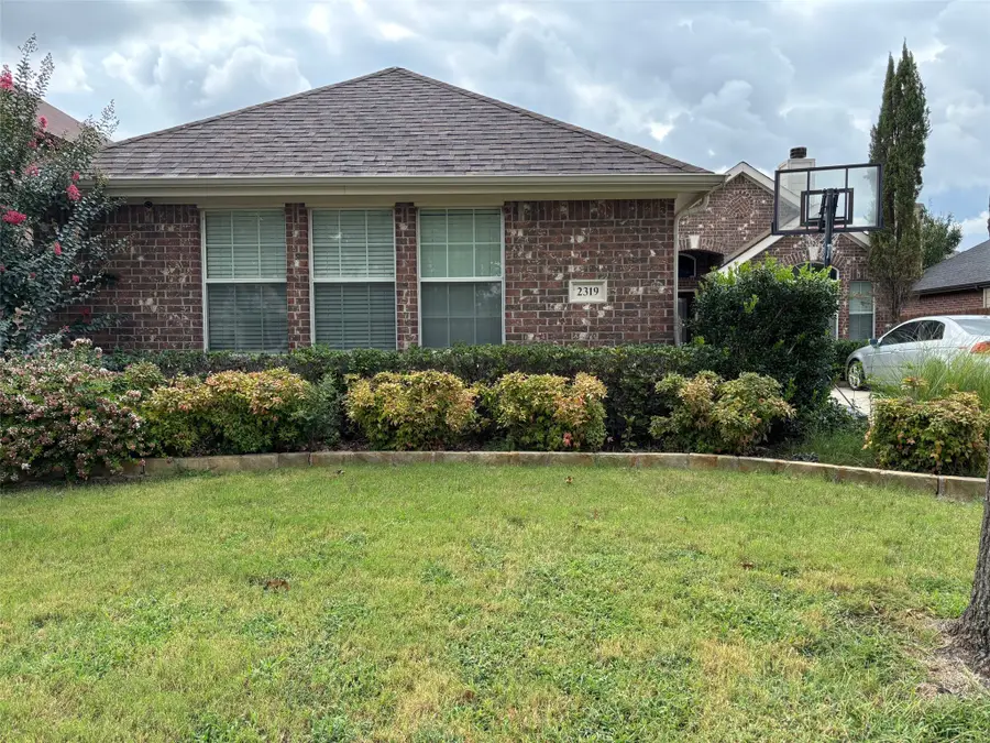 2319 Collin Drive, Grand Prairie, TX 75052 - Image #3