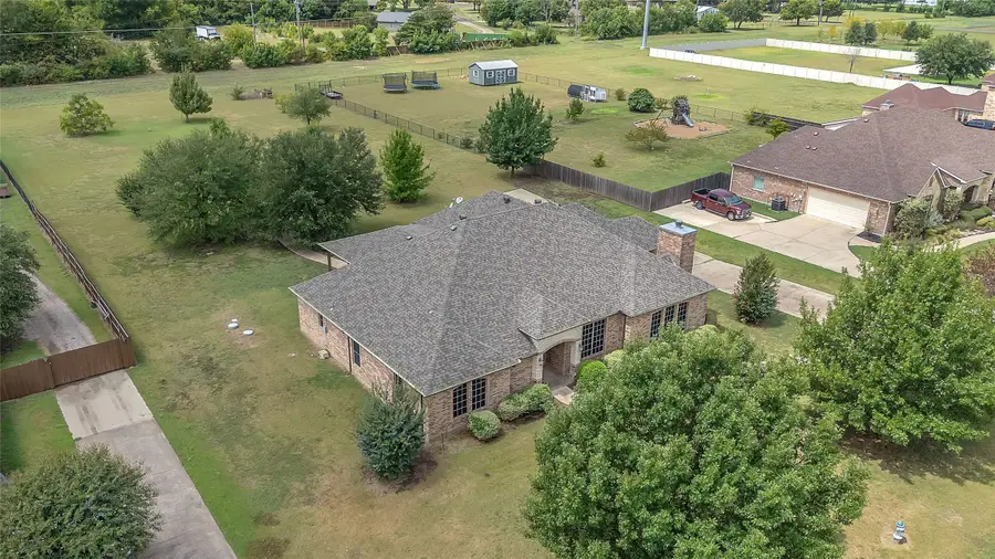 1921 Willow Bend Drive, Oak Leaf, TX 75154 - Image #3