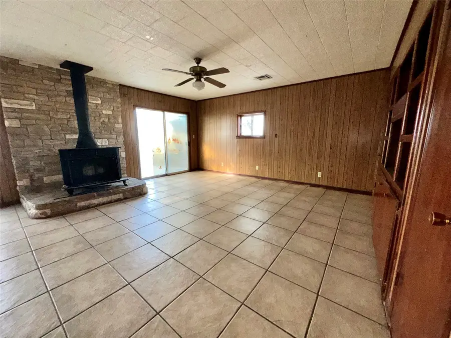 1405 E Central Avenue, Comanche, TX 76442 - Image #3